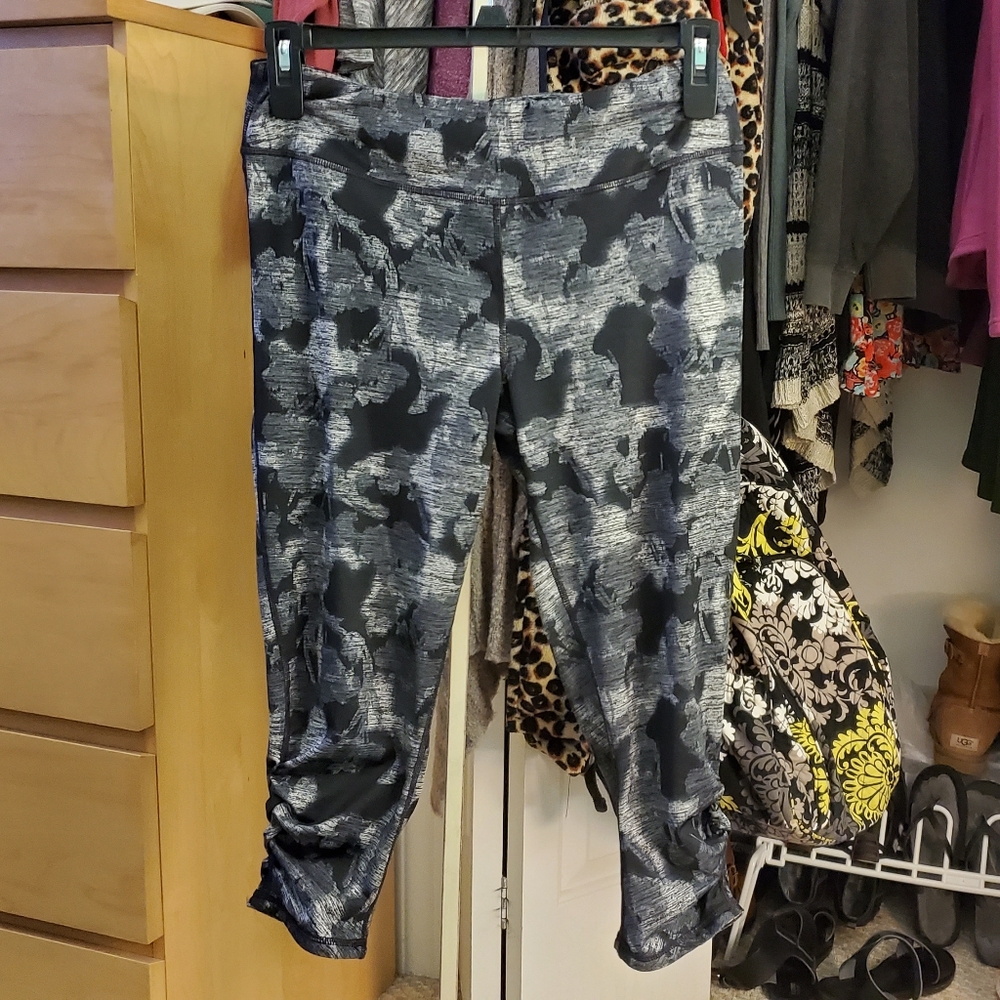 GAIAM Ruched Black/Grey/White Leggings